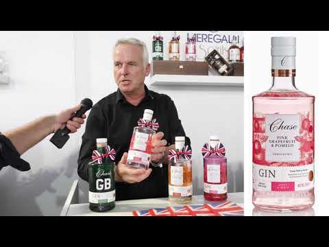 Simon Davies presenta la gamma dei Gin di Chase Distillery al Roma Bar Show