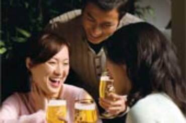 Giovani Yuppies Cinesi si sbronzano con Budweiser