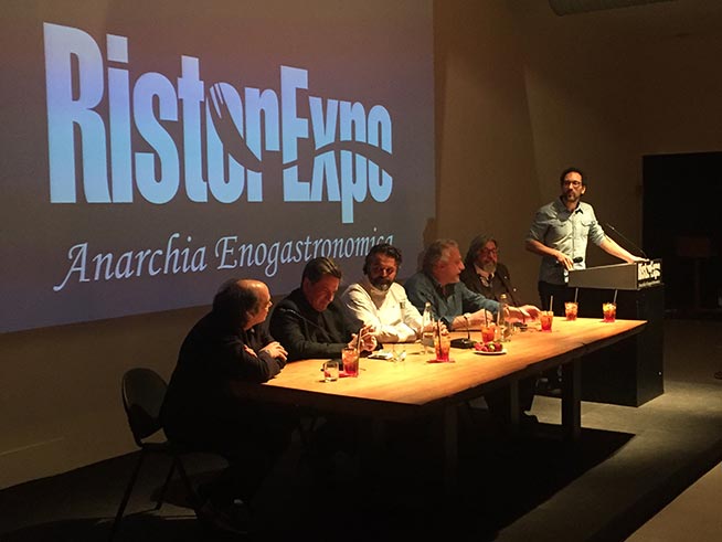 Tavola Rotonda a RistorExpo 2016 (da sinistra Davide Paolini, Giacomo Mojoli, Marco Stabile, Davide Scabin, Giovanni Ciceri, Federico Quaranta