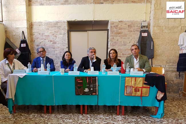 Il tavolo della presentazione dell’inziativa Saicaf & Made in Carcere con i vari responsabili dell’azienda e dell’Associazione