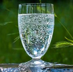 Bicchiere acqua minerale