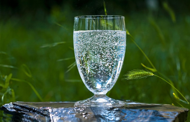Mineralwasser bicchiere