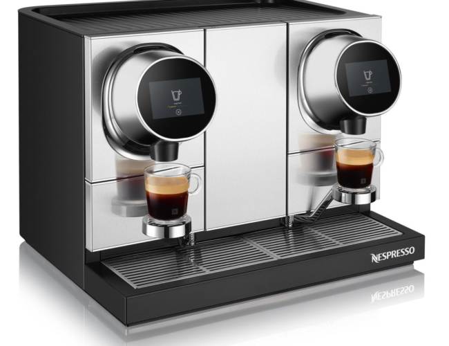 Machine_NewPro_Coffee&Coffee_3Quarts_Left_Tasses_View_Lungo_Lungo