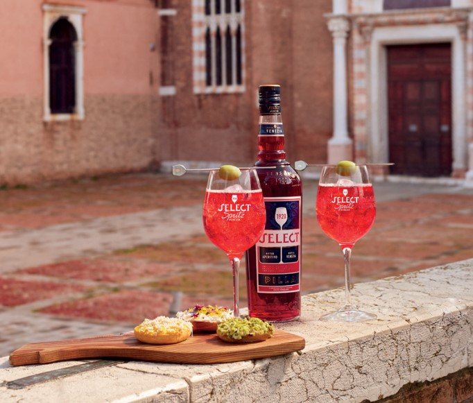 Select: lo storico aperitivo veneziano presenta la campagna “Lo spirito  autentico di Venezia”
