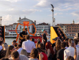 Aperol celebra Venezia in occasione della Festa del Redentore 2024 con la voce di Rose Villain